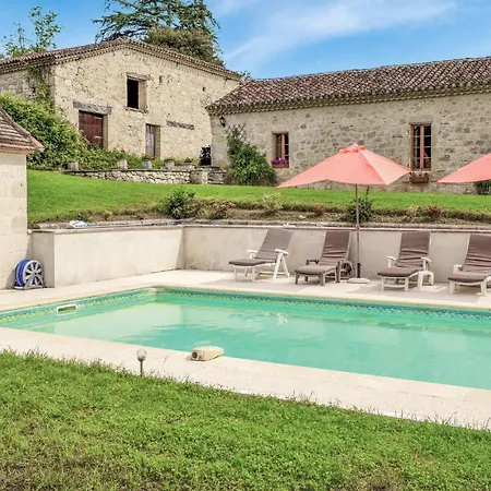 Holiday home Stunning In Bon Encontre Bon-Encontre