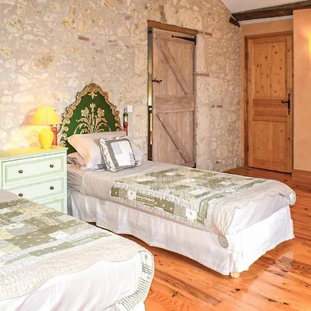 Ferienhaus Stunning In Bon Encontre Bon-Encontre