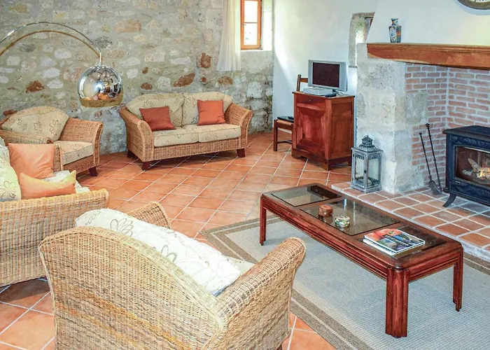 Stunning In Bon Encontre Bon-Encontre